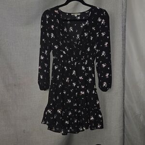 Short dress, black with flowers and long sleeves. Inspired Hearts